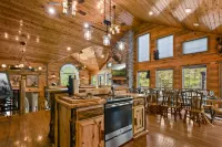 Rustic Hideaway 4 Bedroom Cabin by RedAwning Hotel di Sevier County
