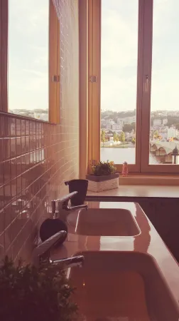 Coimbra Portagem Hostel Отели рядом с достопримечательностью «Old Cathedral of Coimbra»