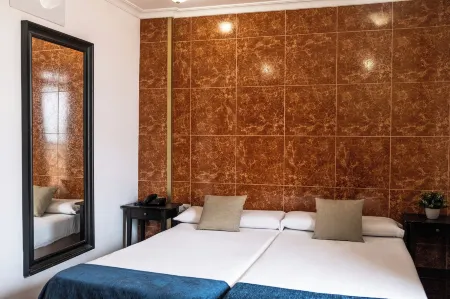 Hotel Adonis Capital