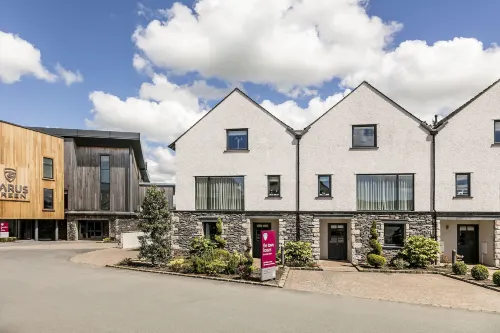 The Townhouses @ Carus Green - Pet friendly