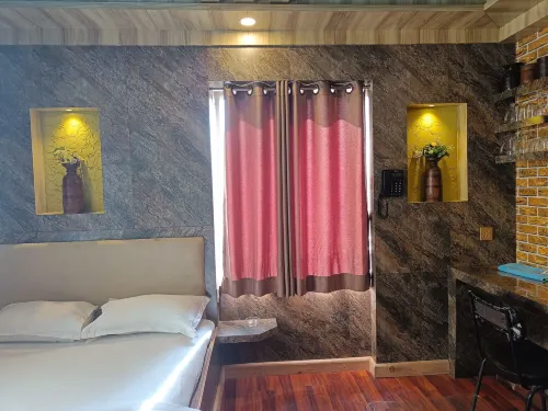 Sara's Backpackers Hotel Hôtels à : Tarakeshwar