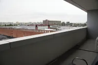 Luca - Luxury Park-View Apt with Balcony & Parking