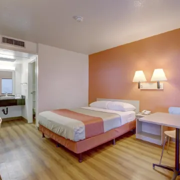 Motel 6 Corona, CA - Norco