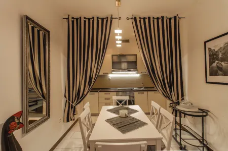 Viola Отели в г. Omisalj