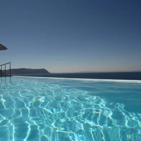 Aqua Terra Boutique Guesthouse - Simon's Town, Cape Town Отели рядом с достопримечательностью «Пляж Лонг-Бич»
