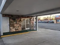 Deluxe Inn Hotels in Hayward