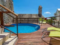 Large Holiday Home with Private Pool, Wellness & Sea View - Huvilat
