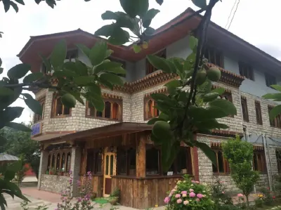 Ngayabling Resort Hoteles cerca de Chele La Pass