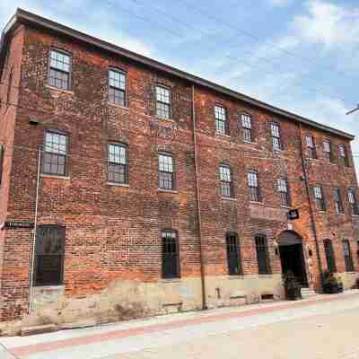 Pickle Factory Hotel - 2Br Next to Wenzel Distillery Hotel Exterior