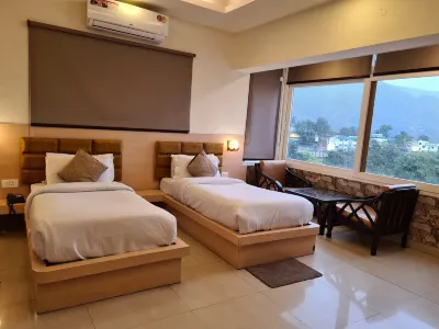 Hotel Rajpur Heights Hotels near Himalayan Weavers