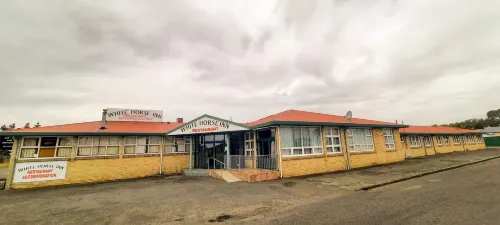 Whitehorse Inn - bar