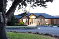 Iron Creek Bay Estate Hotels in Carlton