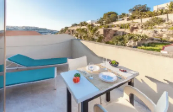 Merill Pool and Sea, Charming Apart 5