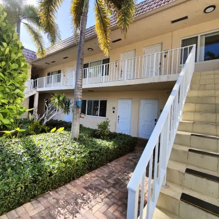 Coco Palms Apartments by Lowkl