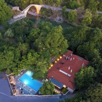 Aoos River Treehouse