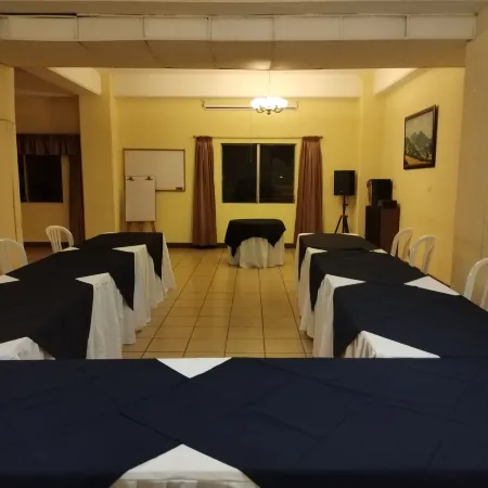 Hotel Sevilla Отели рядом с достопримечательностью «Рельефная карта Гватемалы»