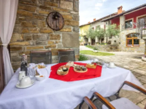 TouristFarm - Apartments "RED FAIRYTALE" Hotels in Koper