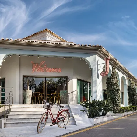 The Magnolia Hotel