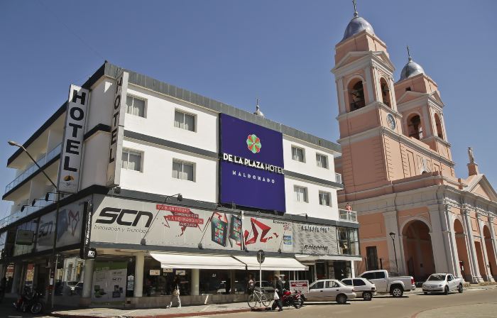 De la Plaza Hotel