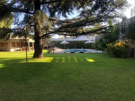 Posada Pinar de Besares Отели в г. Департамент Лухан-де-Куйо