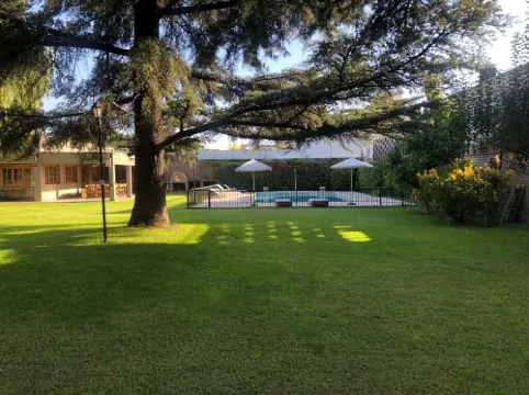 貝薩雷斯松林旅館