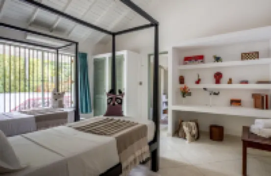 Beautifully Renovated Family Village House Within Walking Distance to the Beach