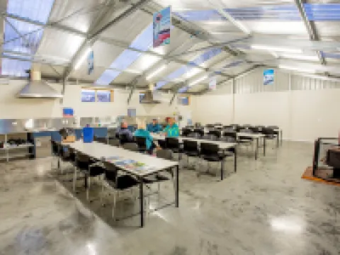 บิ๊ก4 ทัสซี เกตอะเวย์ พาร์ค อัลเวอร์สโตน โรงแรมในUlverstone