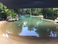 Cairns Golf Course Apartment Hotel a White Rock
