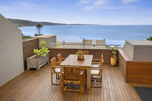 Lorne Beachfront Accommodation - Swimmingpools
