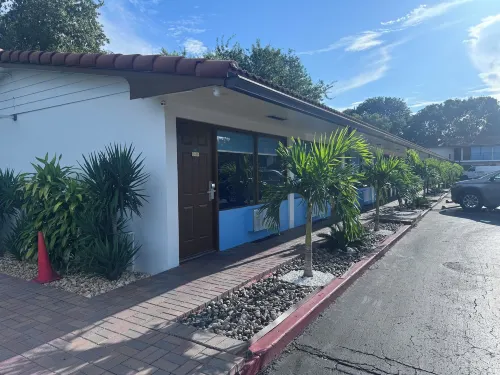 Econo Lodge Inn & Suites