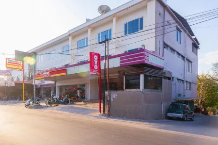 Harvest Residence Отели рядом с достопримечательностью «Pantai Warna Kota Kupang NTT»