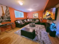 Charming & Cozy Apartment w/ Hot tub patio. Hotels in Kenmore