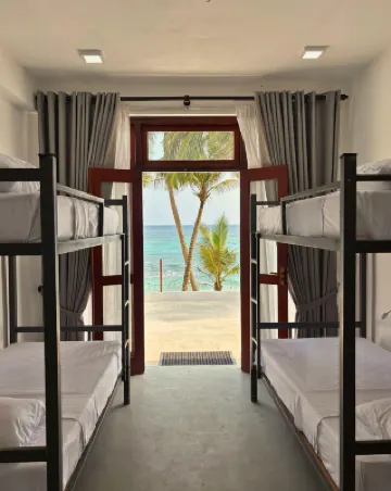 Surfing Tusker - Thalpe