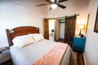 “The Sugarloaf Mountain Cabin” A Charming Lakefront Escape!!