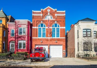 Historic DC Firehouse Penthouse Loft 住宿飯店