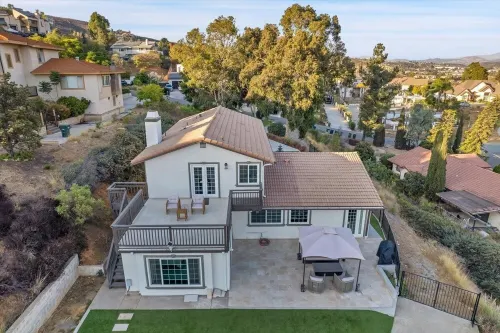 Luxury 4 BR w/ Serene Lake Views