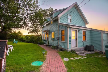 Private Beach! Dream vacation at your private beach in Gloucester