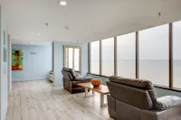 Tranquil Bay View Retreat with Serene Outdoor Space Отели в г. Мирамар-Бич