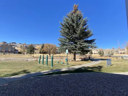 Elegant Retreat - Rooftop Terrace, Spa-Inspired Amenities