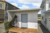Seaside Retreat - Waterfront Haven with Beach Access Hotels in Camano