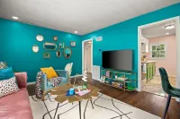 Whimsical Art Deco Retreat with Vibrant Design - Charming Artistic Oasis Hotels in Peoria Heights