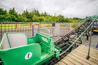 Cozy Gathering Space and Sparkling Amenities - Charming Seaside Haven