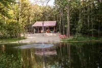 Stunning Cabin with Gas Fireplace and Hot Tub - Gorgeous Ample Retreat
