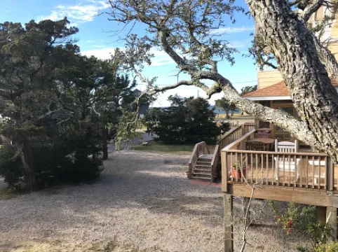 Charming Cottage with Screened Porch and Outdoor Shower - Idyllic Retreat