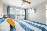 Expansive Cove and Close to Marina - Stunning Waterfront Oasis