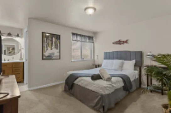 Idaho-Themed Condo with Modern Amenities - Charming Cozy Retreat