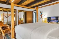 Charming Mountain Retreat with Outdoor Decks - Cozy Tranquil Escape