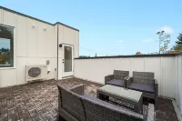 Cozy Haven - Rooftop Deck, High-End Appliances, Laundry Hotels in Kirkland