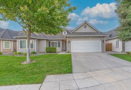 Beautiful home W/Pool Close to National Parks.