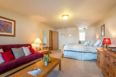 Lodge 9, Downtown, AC, Ground Floor!